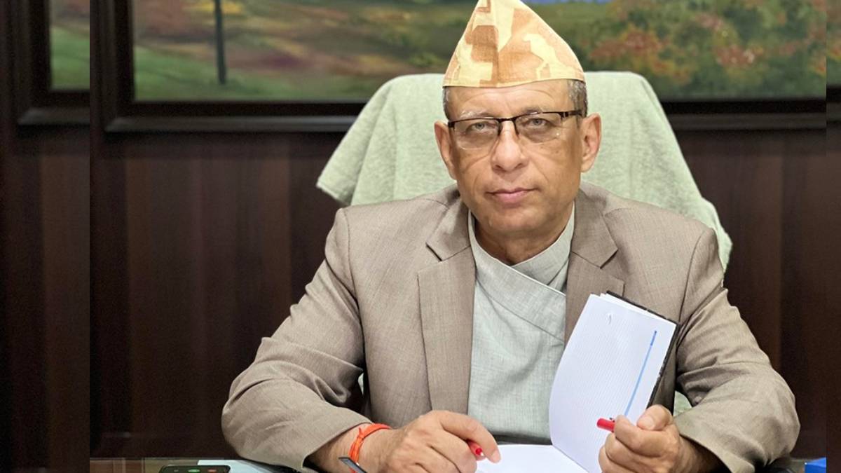 मानव तस्करीमा मुछिएका अधिकारीलाई एमालेले गर्यो निलम्बन
