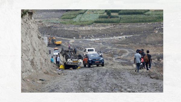 बर्खा सुरु भएसँगै विपी राजमार्गमा जसोतसो सवारी सञ्चालन, दुर्घटनाको जोखिम