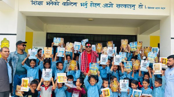 जन्मदिनको अवसरमा युवा व्यवसायी तथा नेविसंघ एकाई सभापति द्वारा शैक्षिक सामग्री वितरण