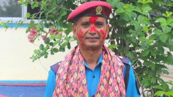 प्रहरी सहायक निरीक्षकमा बढुवा भएका कार्कीलाई दर्ज्यानी चिन्ह प्रदान