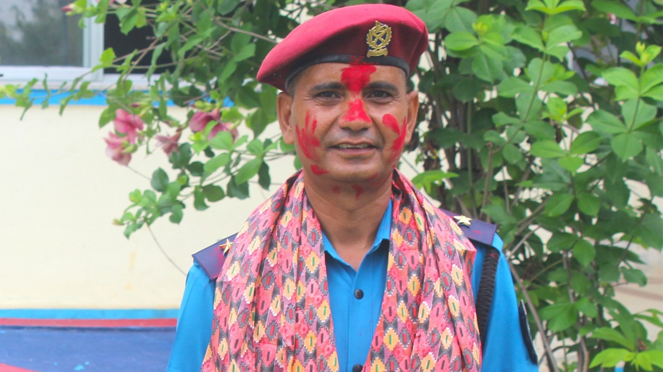 प्रहरी सहायक निरीक्षकमा बढुवा भएका कार्कीलाई दर्ज्यानी चिन्ह प्रदान