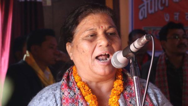 ओलीकै नेतृत्व अपरिहार्य, विद्यालाई रोक्नुपर्छ — उमा कोइराला