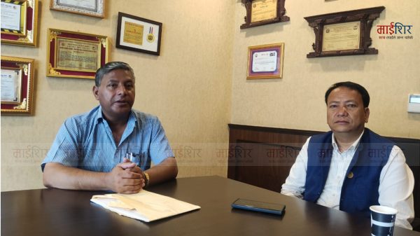 गोलन्जोर पालिका अस्पताल सञ्चालनका लागि मन्त्री थापा र अध्यक्ष बराल बीच भेट !