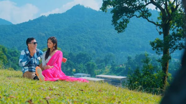 सिन्धुलीमा प्रिमियरपछि “मोबाइलको कमाल” युट्युबमा सार्वजनिक