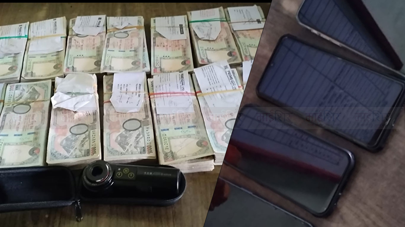 सिन्धुलीमा स्रोत नखुलेको १५ लाख,सहित एक चिनियाँ र तीन नेपाली पक्राउ