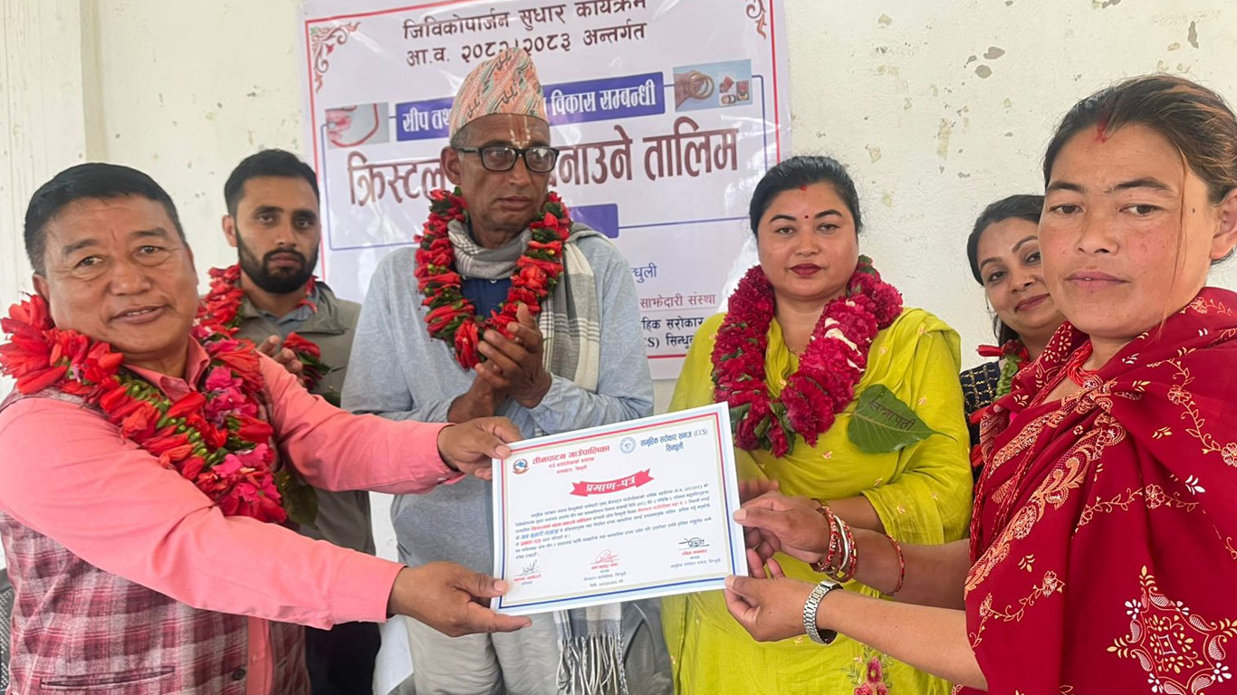 क्रिस्टल गहना बनाउने तालिमपछि, महिलामा स्वरोजगारको उत्साह