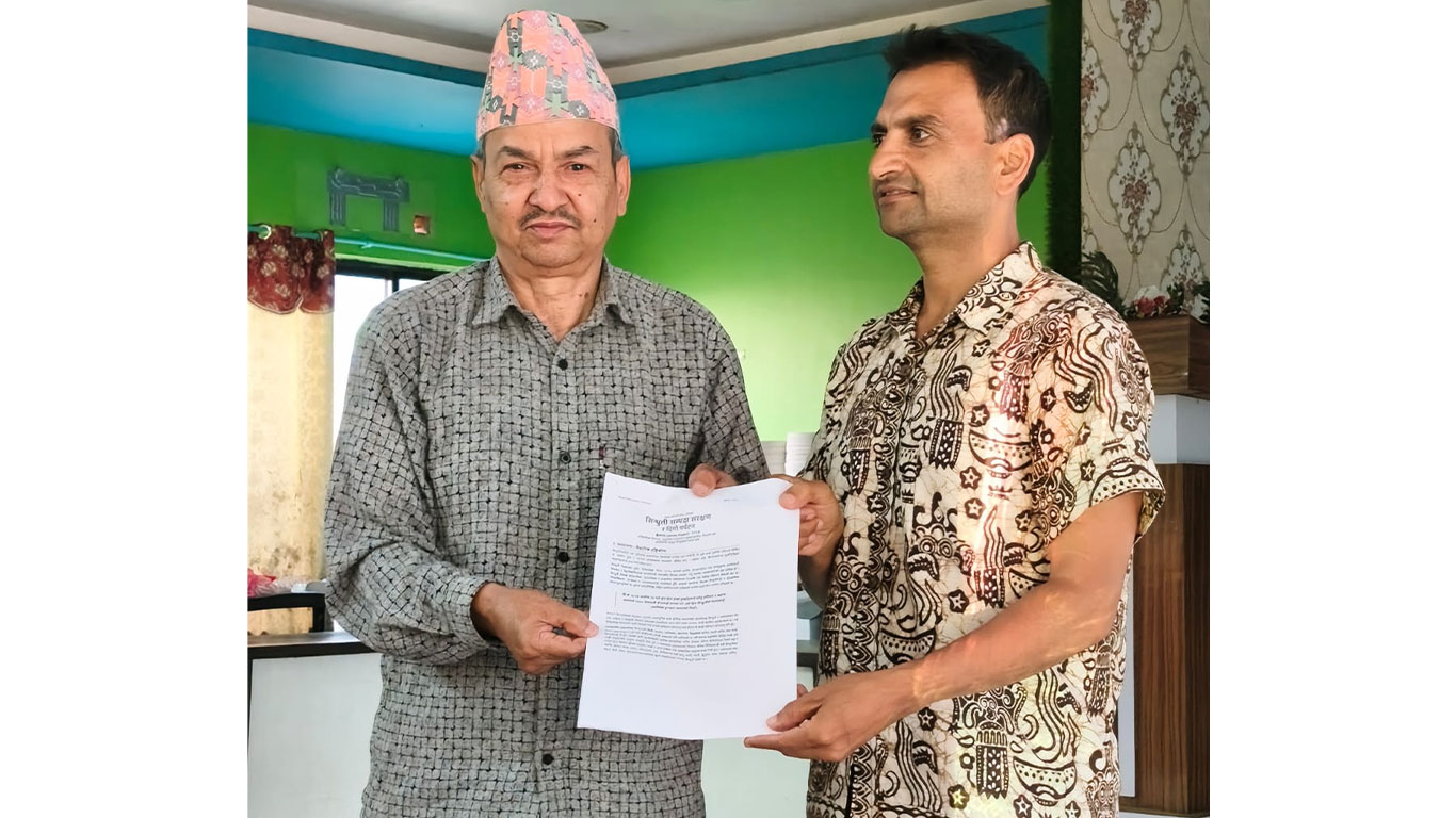 सिन्धुलीगढीको मौलिकता जोगाउन नागरिकस्तरबाट ‘श्वेतपत्र’ जारी, सांसद गजुरेललाई हस्तान्तरण
